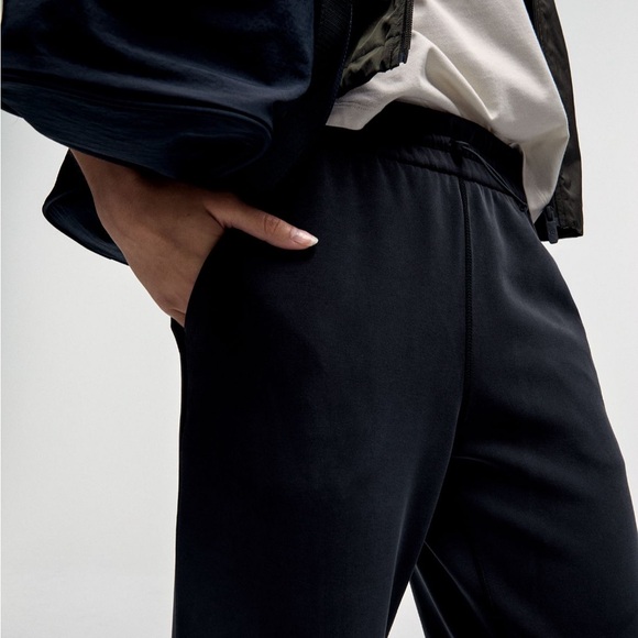 NWT Lululemon Softstreme Straight Leg HR Cropped Pant - Picture 3 of 9